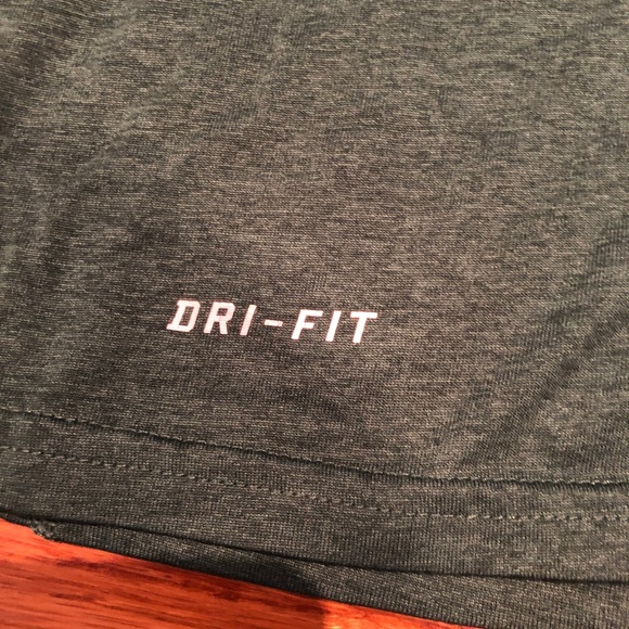 Nike performance DRI-FIT long sleeve tee - Picture 4 of 5